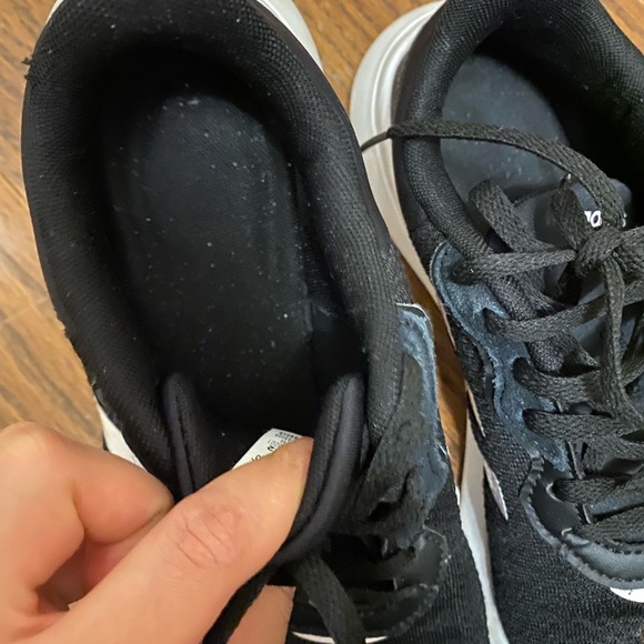 Adidas black shoes - womens 8.5 - Picture 4 of 8